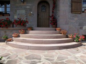 Escalera en piedra rojo Baztan - Baztango harri gorrizko eskailera