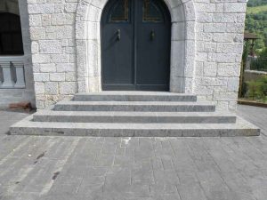 Escalera en piedra gris Deba - Deba harri grisazko eskailera