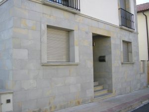 Aplacado en piedra Labiano - Labiano harrizko aplakatua