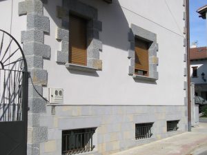 Aplacado en piedra Labiano - Labiano harrizko aplakatua
